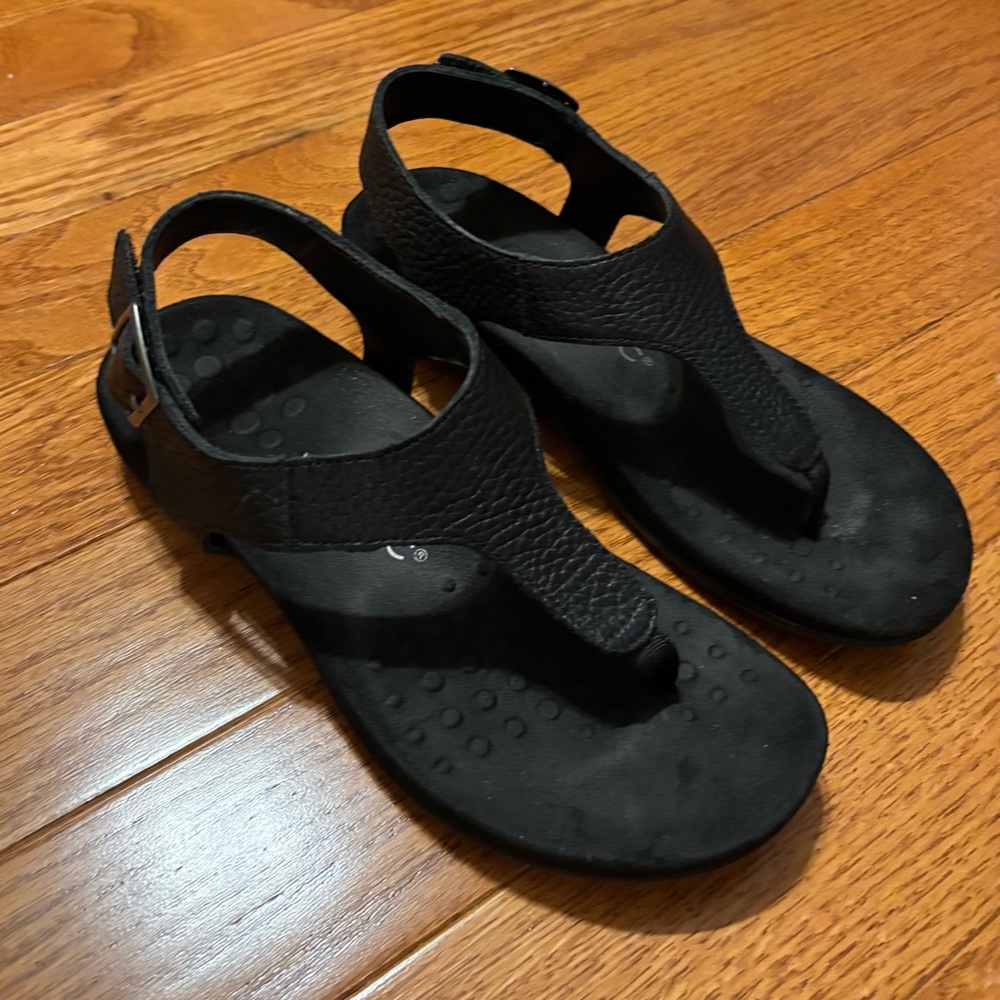 Vionic Terra thong sandal, Velcro back strap, black, size 6, excellent condition - Picture 4 of 5